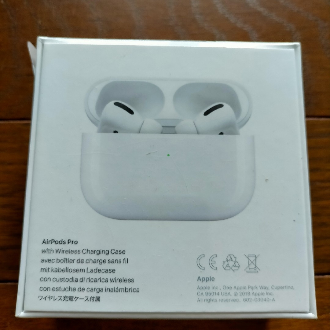 Apple(アップル)の【新品、未開封】Apple AirPods Pro MWP22J/A スマホ/家電/カメラのオーディオ機器(ヘッドフォン/イヤフォン)の商品写真