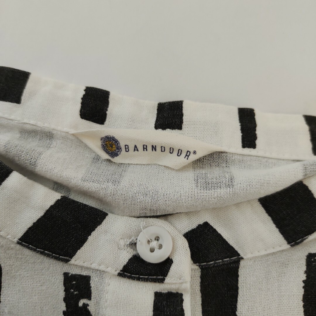 BARNDOOR(バーンドア)のBARNDOOR バーンドア　幾何学的模様　半袖ブラウス　シャツ　カットソー レディースのトップス(シャツ/ブラウス(半袖/袖なし))の商品写真