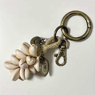 alexiastam  Shell Keychain