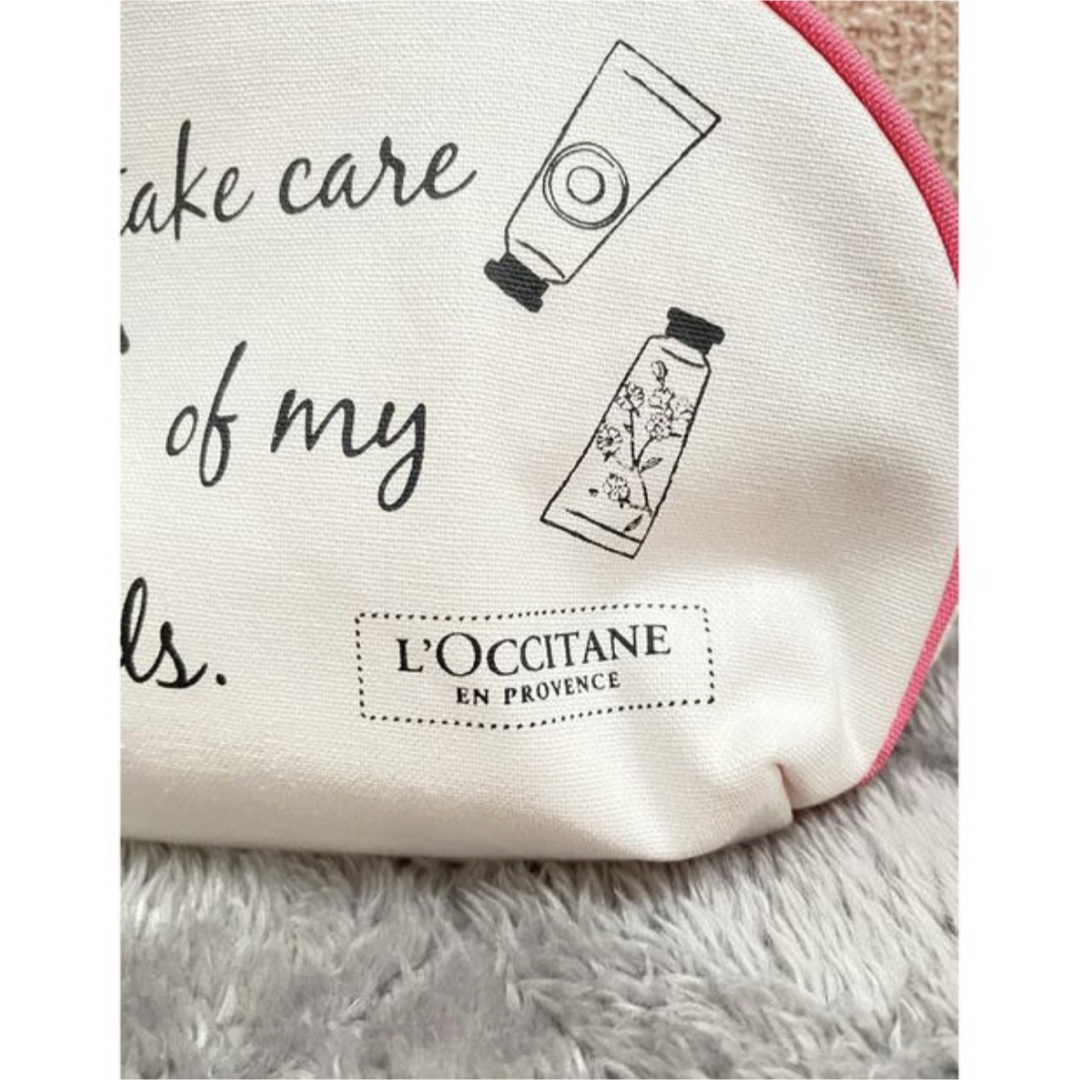 L'OCCITANE(ロクシタン)の新品未使用 ロクシタン メイクポーチ ハーフムーン 小物入れ ピンク ナチュラル レディースのファッション小物(ポーチ)の商品写真