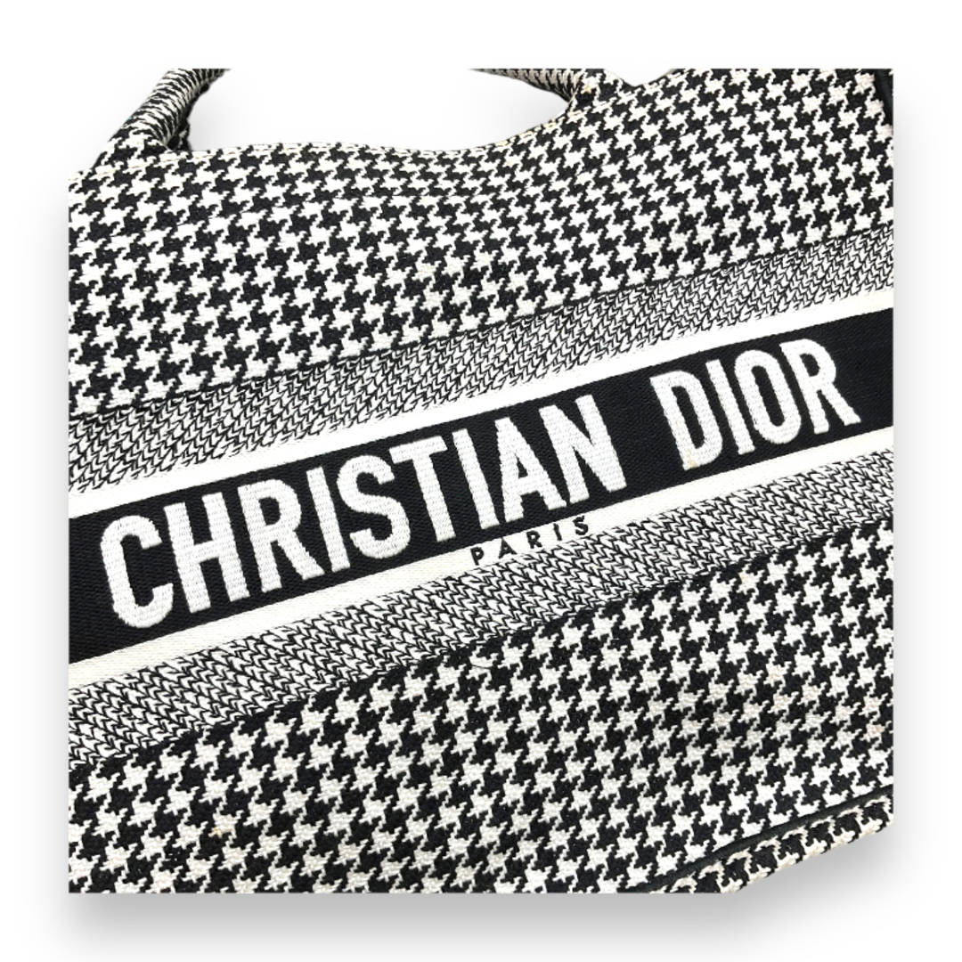 Christian Dior(クリスチャンディオール)のクリスチャン・ディオール Christian Dior ブックトート ミディアム 千鳥格子 ホワイト×ブラック キャンバス レディース トートバッグ レディースのバッグ(トートバッグ)の商品写真
