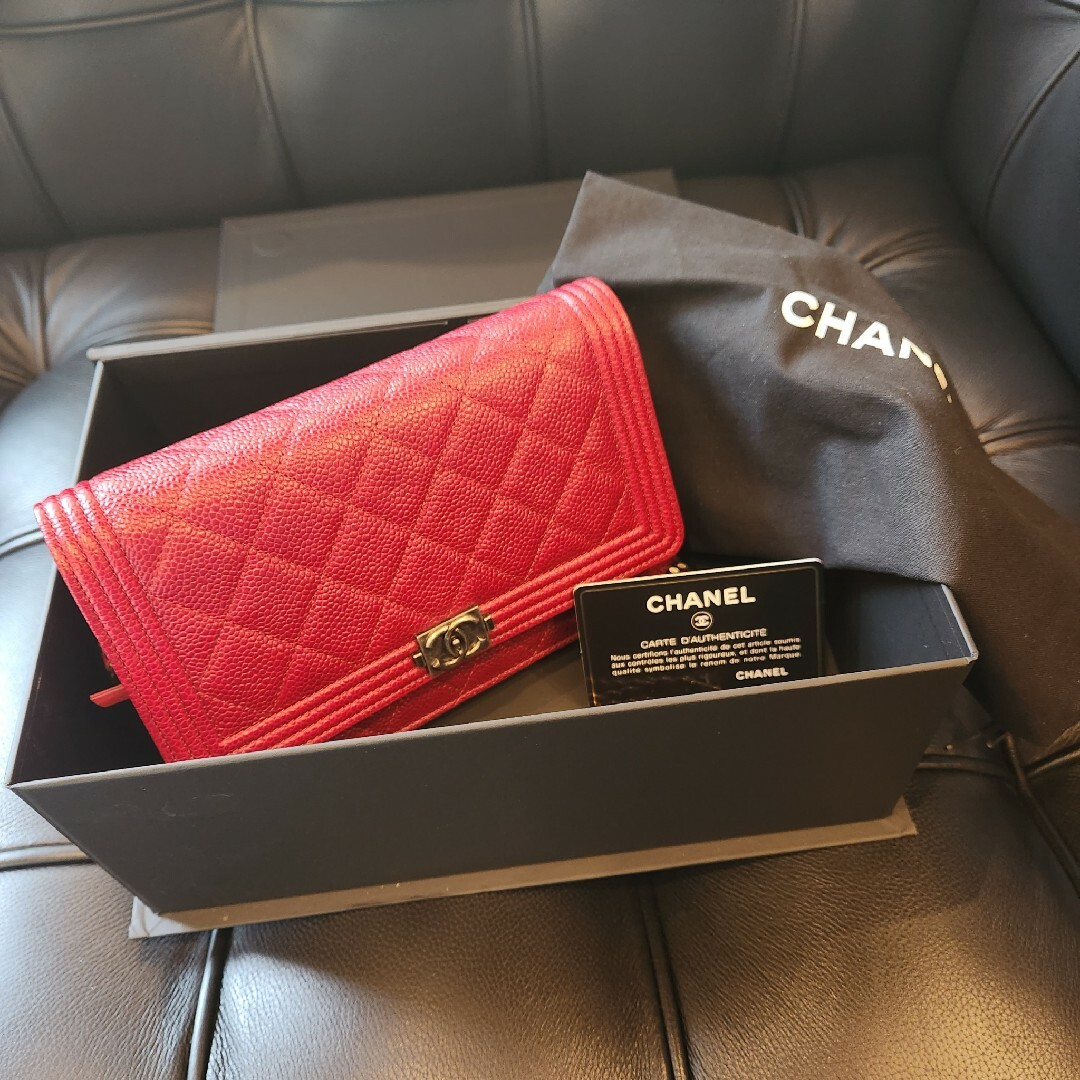 CHANEL - シャネル ボーイシャネル チェーンウォレット 財布 レッド