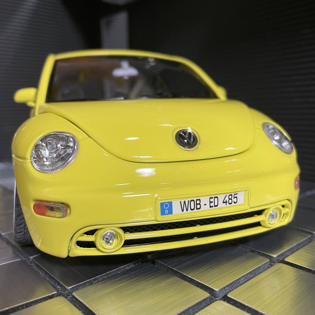 ブラーゴ 1/18 フォルクスワーゲン ニュ-ビートル(カスタム仕様)-