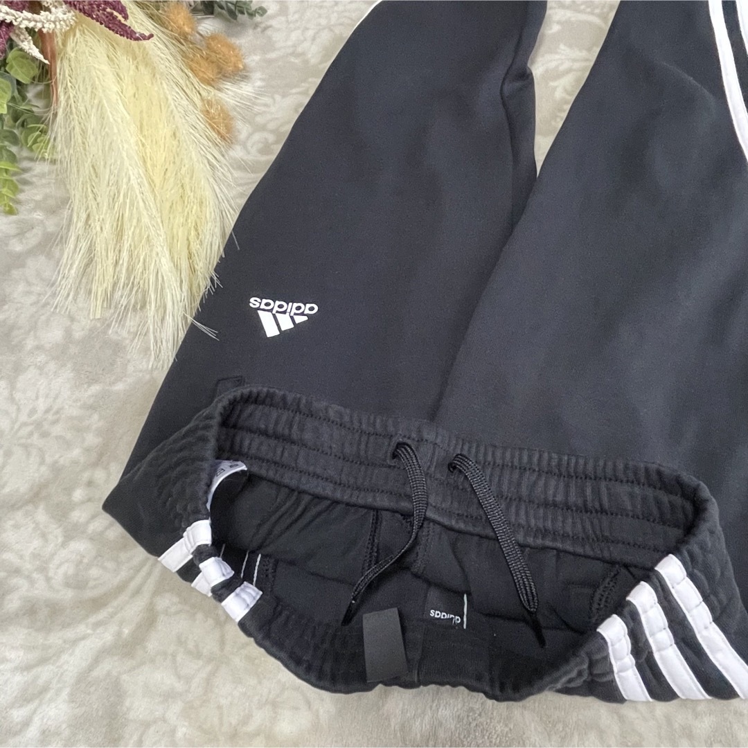 adidas(アディダス)のアディダス  キッズ　130 スウェットパンツ　adidas 黒  キッズ/ベビー/マタニティのキッズ服男の子用(90cm~)(パンツ/スパッツ)の商品写真