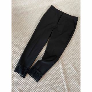 ザラ(ZARA)の美品　ザラ　ZARA  BASIC  カッコ可愛い大人のテーパードパンツ　黒(カジュアルパンツ)