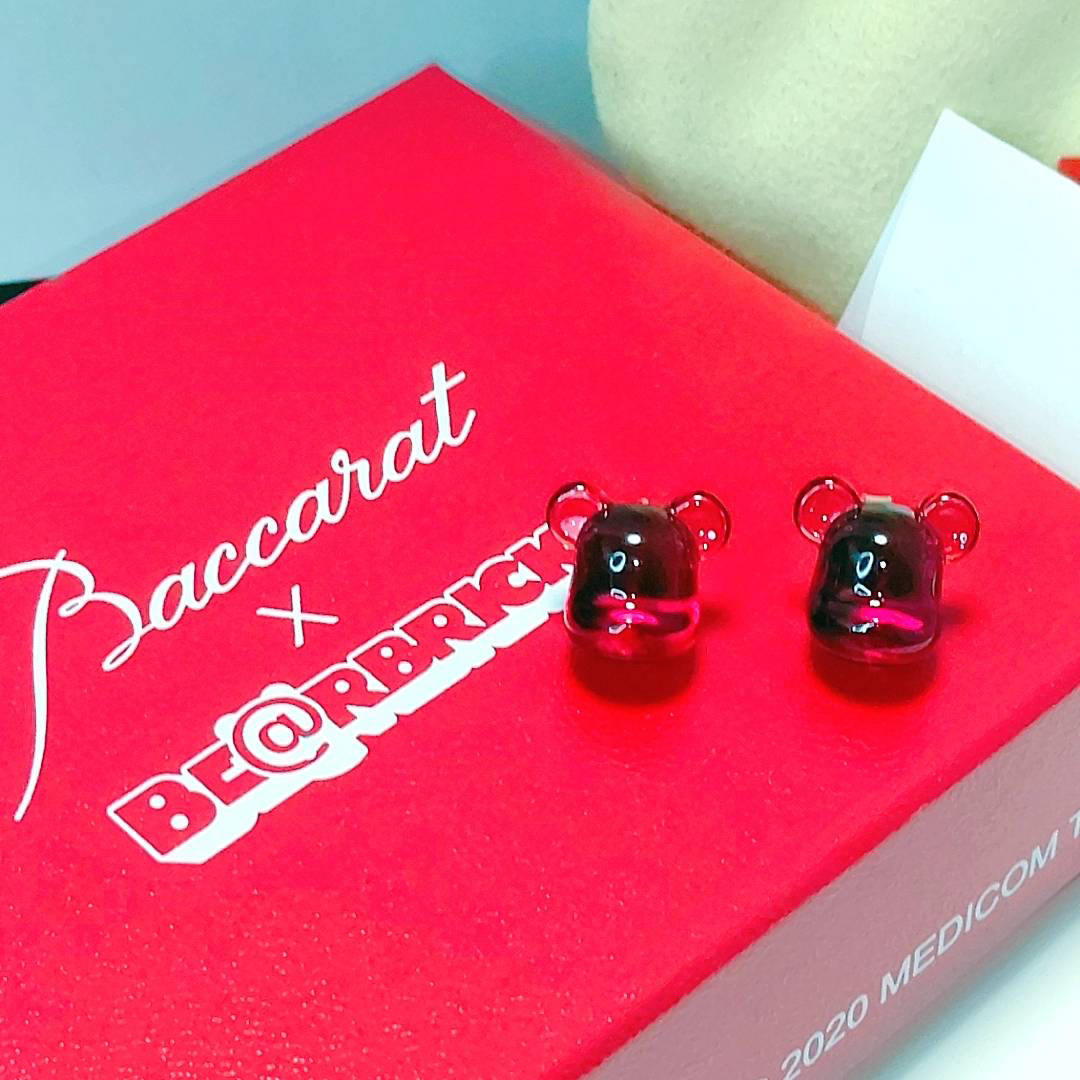 Baccarat(バカラ)の【オータムセール】国内完売❤️1番人気カラー／バカラ×ベアブリックコラボピアス レディースのアクセサリー(ピアス)の商品写真