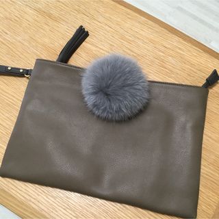 アプワイザーリッシェ(Apuweiser-riche)のApuweiser-riche アプワイザーリッシェ デカポンポンクラッチBAG(クラッチバッグ)