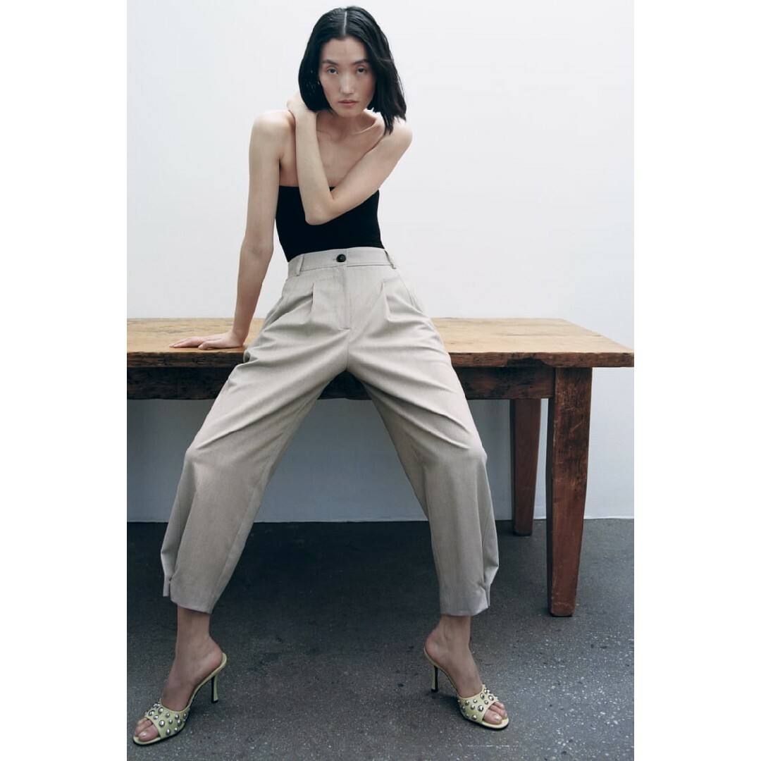ZARA - ZARA ダーツディテール キャロットフィットパンツ M ZARA - ZARA ダーツディテール キャロットフィットパンツ M