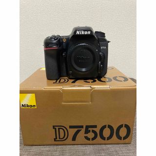 Nikon  DXフォーマットデジタル一眼レフカメラ D7500