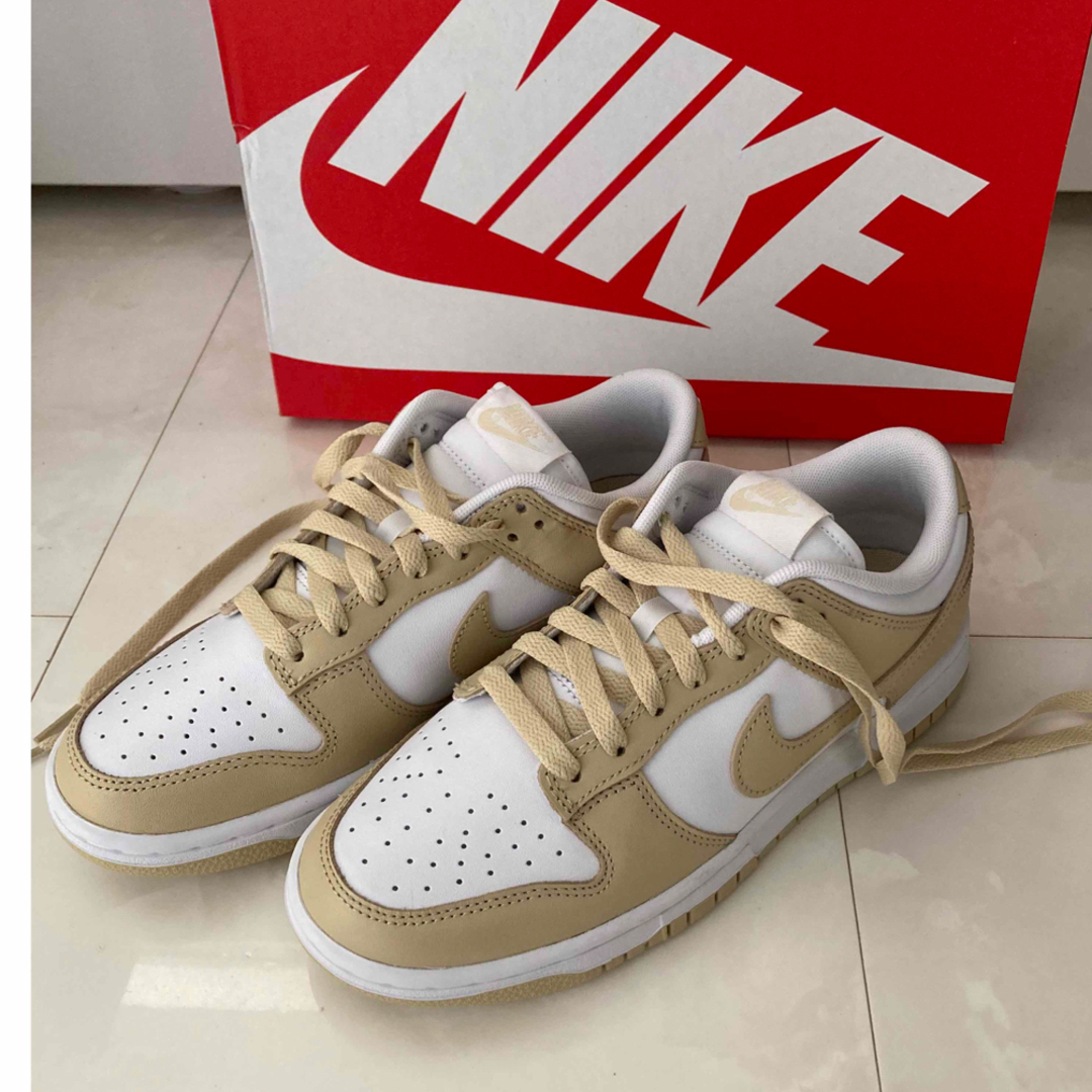 NIKE(ナイキ)の【未使用】NIKE  DUNK LOW ダンク 24.5 ベージュ ホワイト レディースの靴/シューズ(スニーカー)の商品写真