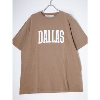 ドゥーズィエムクラス(DEUXIEME CLASSE)のREMI RELIEFレミレリーフ 2023SS MUSE de Deuxieme Classe別注DALLAS Tシャツ(BROWN)【フリー】【LTSA72143】(その他)