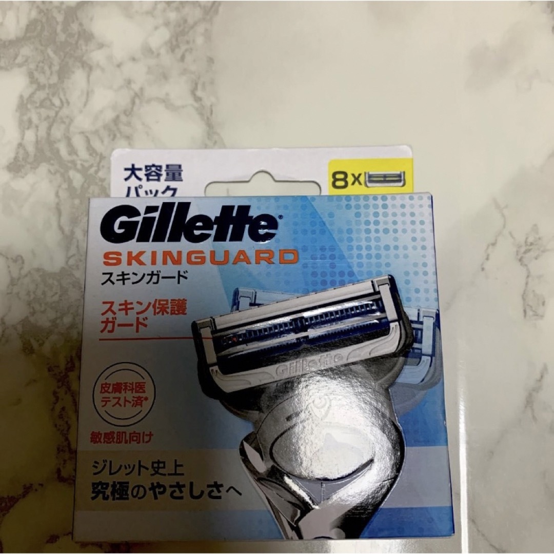 Gillette(ジレット)のGillette スキンガード 替刃8コ入　3セット　新品 コスメ/美容のシェービング(カミソリ)の商品写真