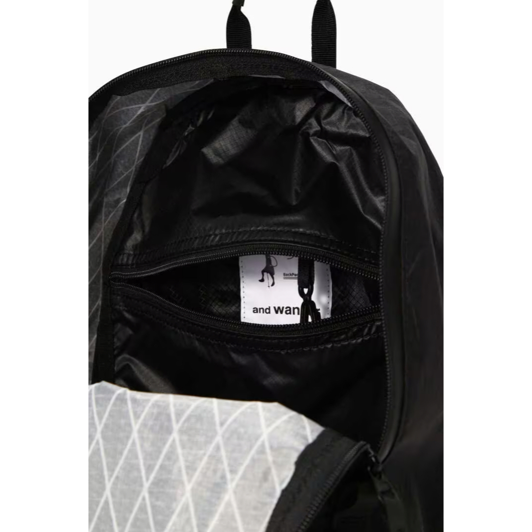 and wander(アンドワンダー)のアンドワンダー　X-Pac 20L daypack ブラック　新品未使用品 レディースのバッグ(リュック/バックパック)の商品写真