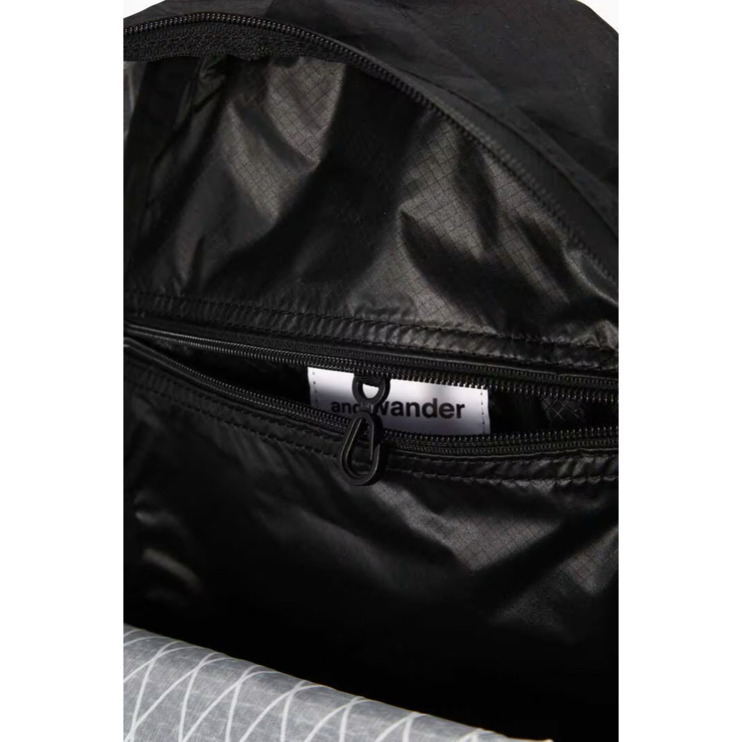and wander(アンドワンダー)のアンドワンダー　X-Pac 20L daypack ブラック　新品未使用品 レディースのバッグ(リュック/バックパック)の商品写真