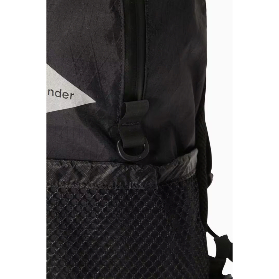 and wander(アンドワンダー)のアンドワンダー　X-Pac 20L daypack ブラック　新品未使用品 レディースのバッグ(リュック/バックパック)の商品写真