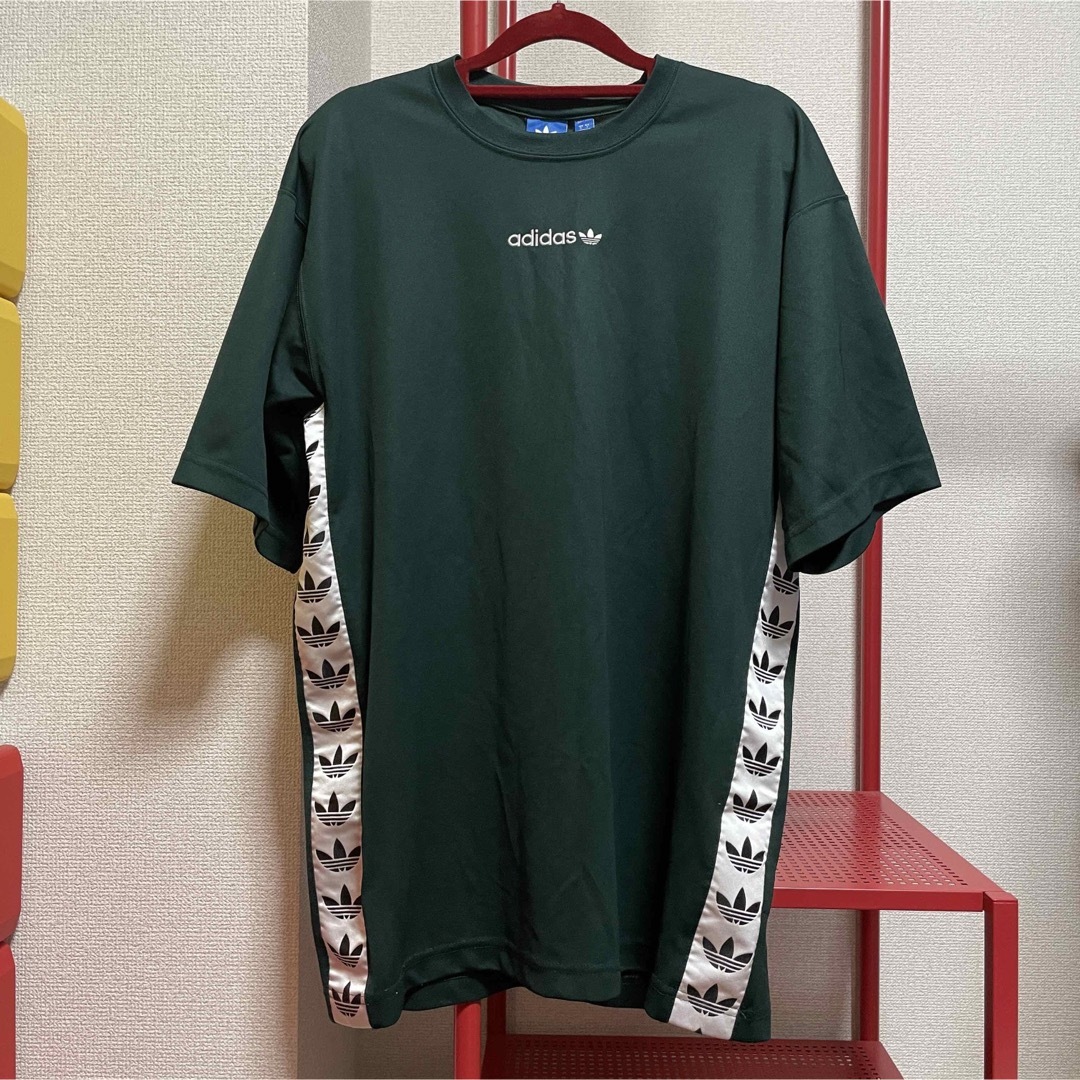 adidas(アディダス)の【海外限定】【正規品】【美品】アディダス サイドロゴ Tシャツ 半袖 メンズのトップス(Tシャツ/カットソー(半袖/袖なし))の商品写真