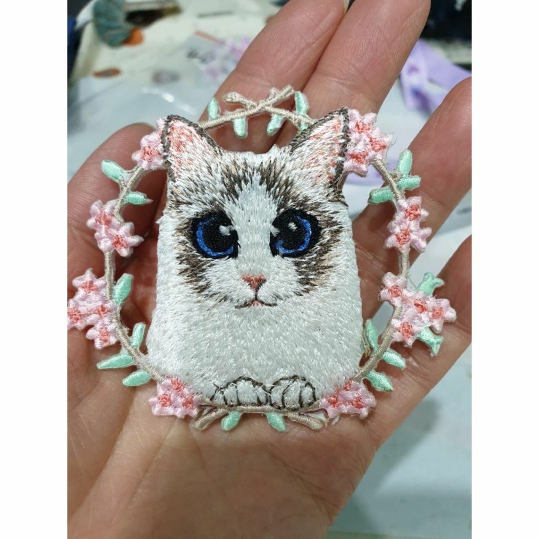 ワッペン WAPPEN　刺繍ワッペン　高級感　可愛い猫　ねこ　手縫い　丸いタイプ | フリマアプリ ラクマ