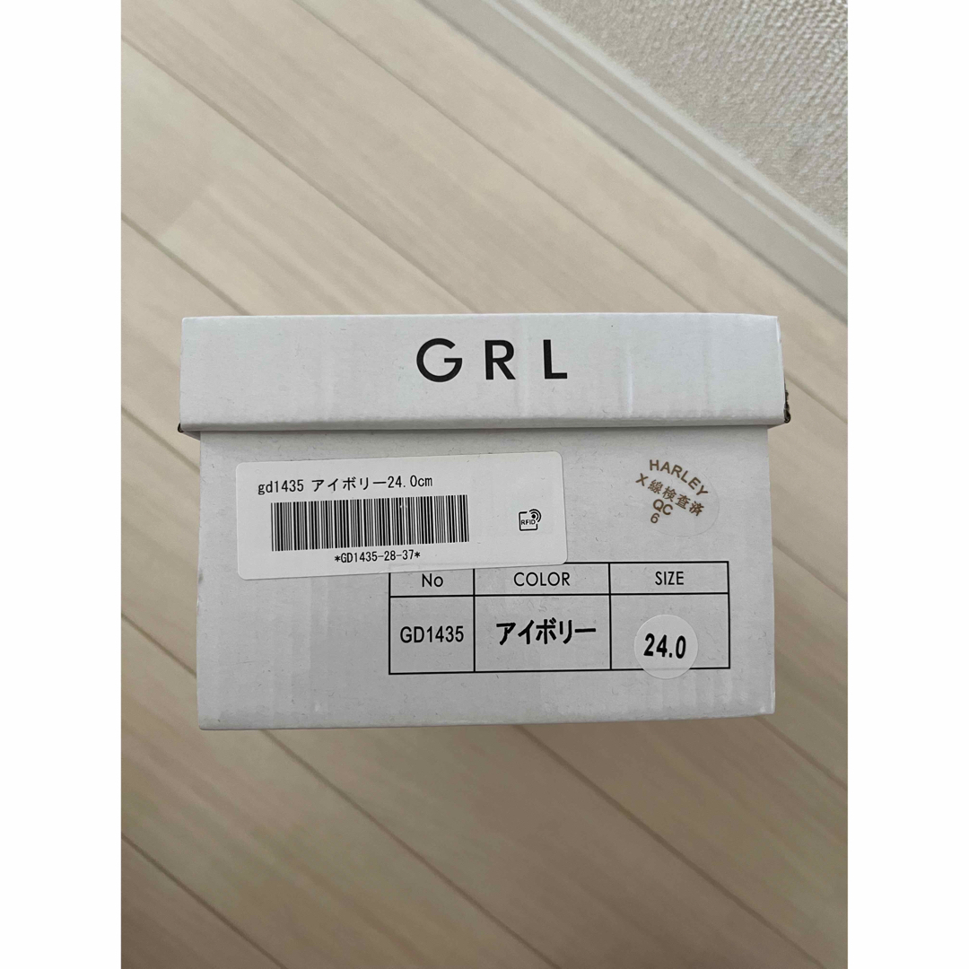 GRL(グレイル)の花柄カッテイングスクエアトゥレザーパンプス GRL レディースの靴/シューズ(ハイヒール/パンプス)の商品写真