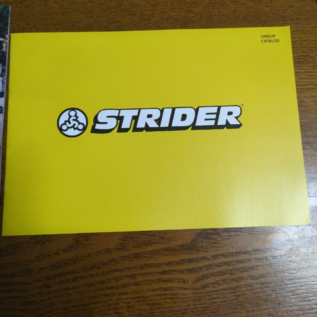 STRIDER　ストライダー　bern 　バーン　ヘルメット　パンフレット キッズ/ベビー/マタニティの外出/移動用品(自転車)の商品写真
