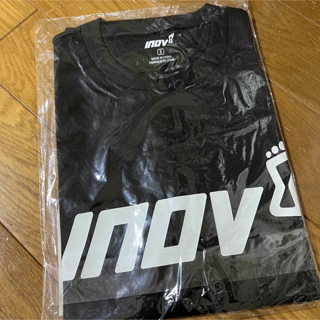 INOV-8(イノヴェイト)の【値下げ】inov-8 イノヴェイト　Ｔシャツ　新品未使用品 スポーツ/アウトドアの野球(ウェア)の商品写真