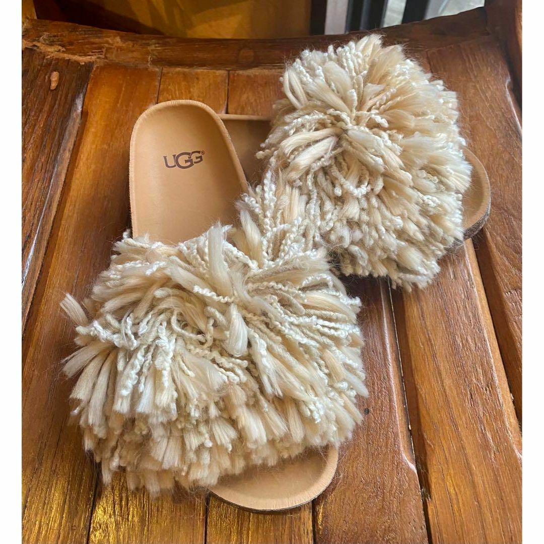 UGG(アグ)の完売しました。。。。。。激レア✨23.5✨新品✨UGG✨CINDI SANDAL レディースの靴/シューズ(サンダル)の商品写真