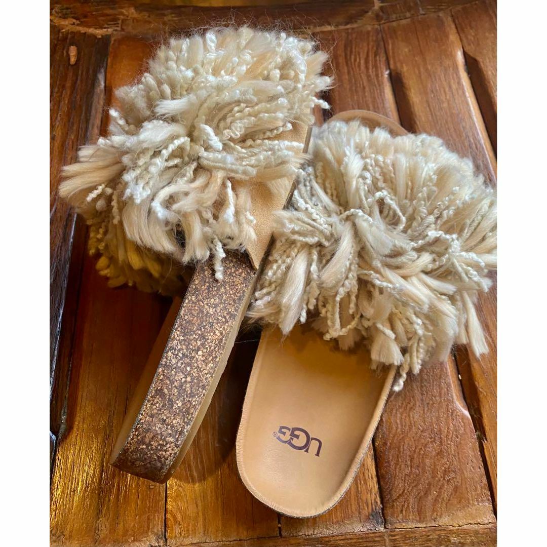 UGG(アグ)の完売しました。。。。。。激レア✨23.5✨新品✨UGG✨CINDI SANDAL レディースの靴/シューズ(サンダル)の商品写真