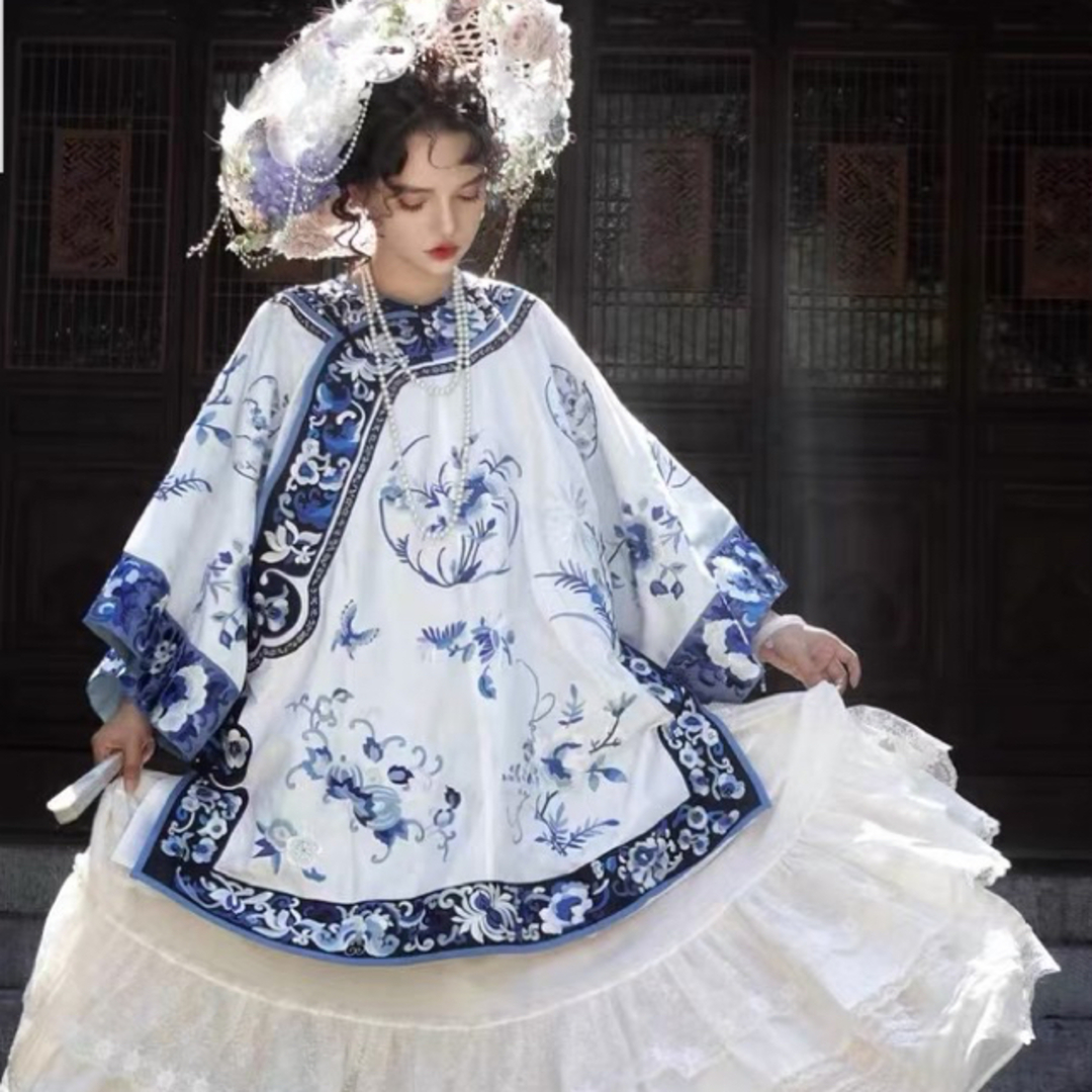 本草綱目 青花瓷 刺繍斜襟清漢女 白青色トプッス　中国伝統衣装　漢服　着物和服