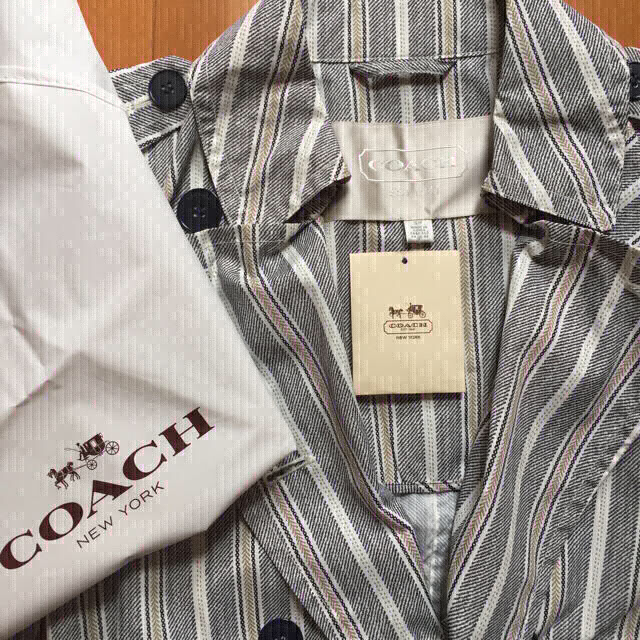 COACH(コーチ)のCOACH コーチ レインコート 新品 送料込 レディースのジャケット/アウター(スプリングコート)の商品写真