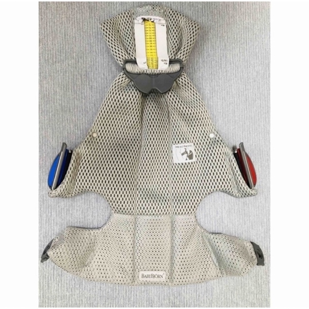 BABYBJORN(ベビービョルン)の美品箱付き ベビービョルン mini Air グレー  キッズ/ベビー/マタニティの外出/移動用品(抱っこひも/おんぶひも)の商品写真