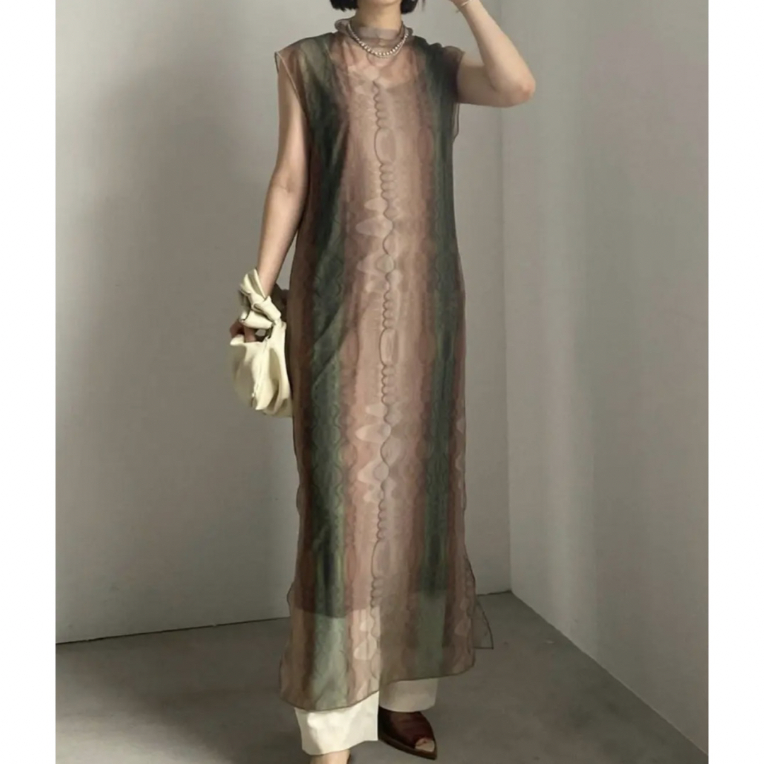 MEDI WAVE PATTERN SHEER DRESS