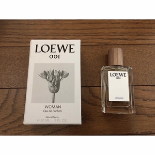 ロエベ(LOEWE)のロエベ 001 ウーマン オードゥ パルファム 30ml  (香水(女性用))