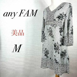 エニィファム(anyFAM)の美品　anyFam 花柄ワンピース　Ｖネック　薄手　ひざ丈　上品　オケージョン(ひざ丈ワンピース)