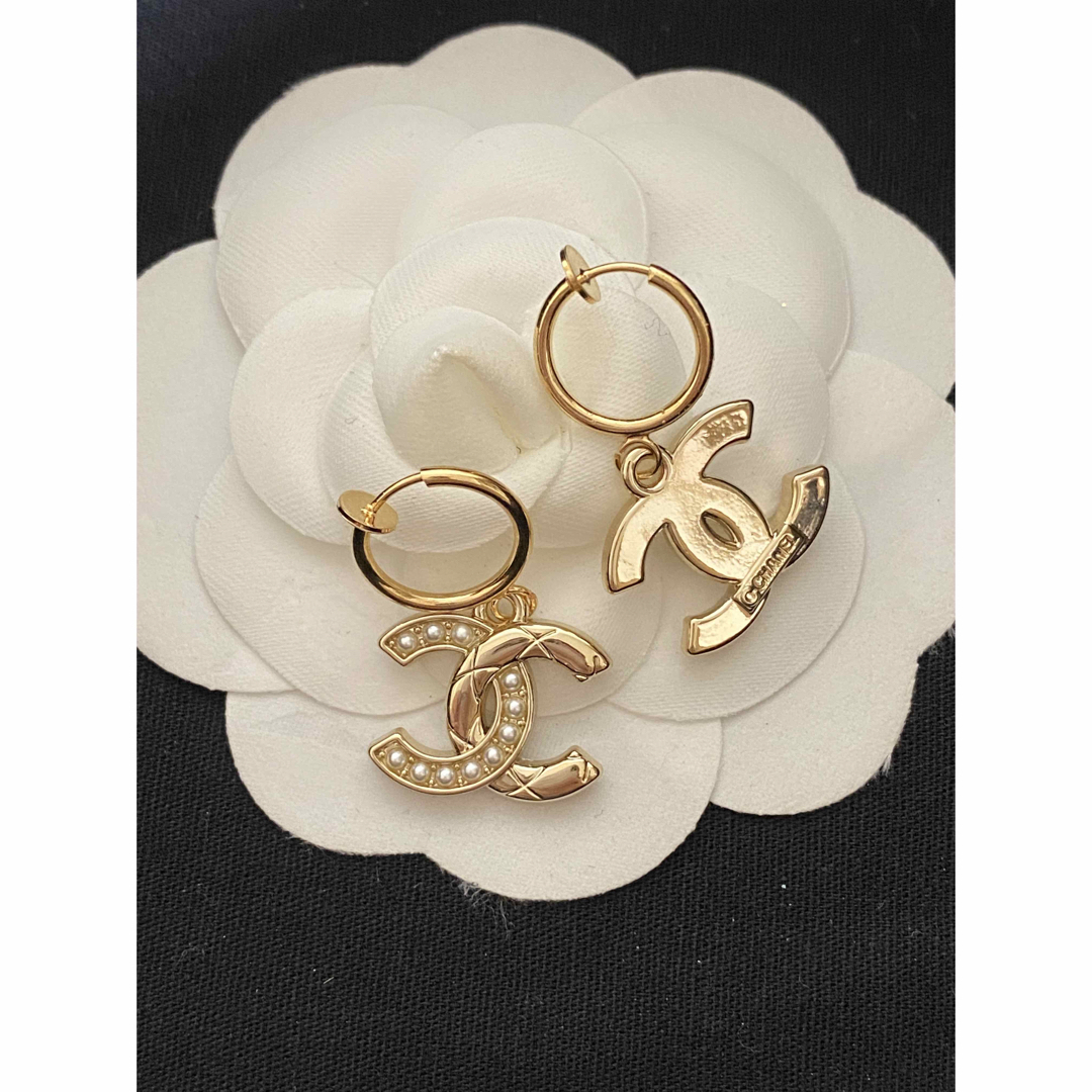 CHANEL ヴィンテージ チャームボタン イヤリングの通販 by あやか's