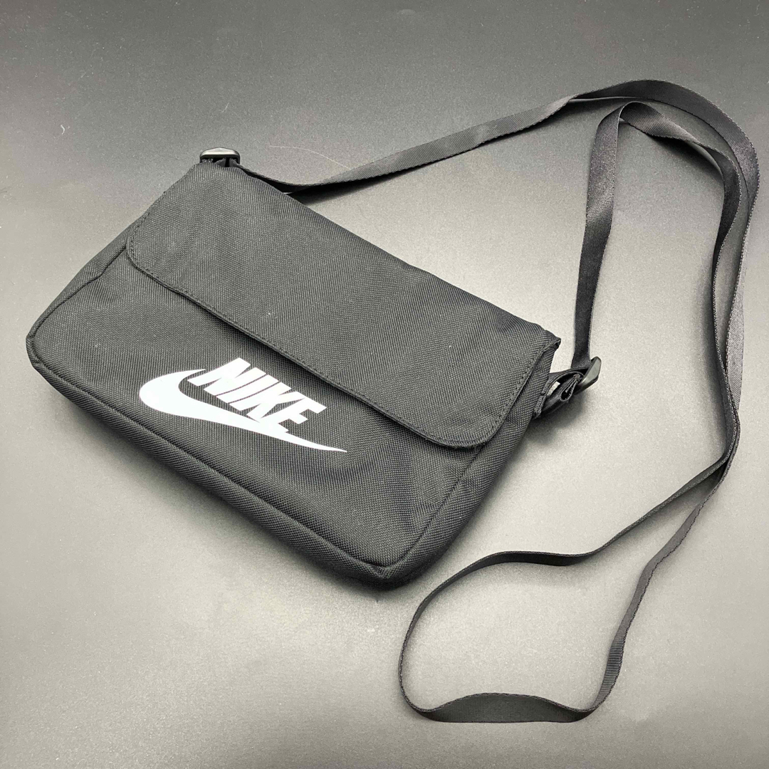 NIKE(ナイキ)の即決 NIKE ナイキ ショルダーバッグ ブラック メンズのバッグ(ショルダーバッグ)の商品写真