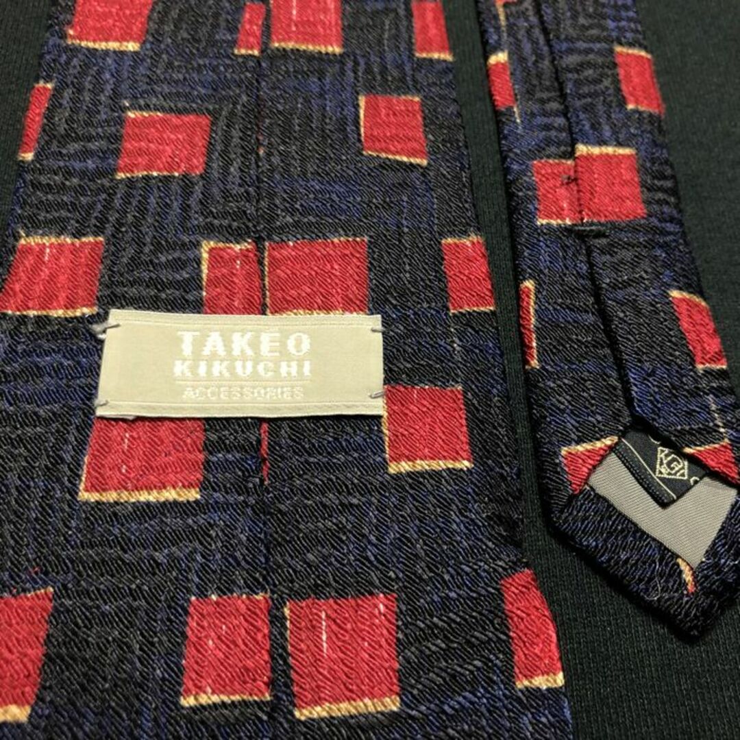 TAKEO KIKUCHI(タケオキクチ)のタケオキクチ スクエアパターン ネイビー＆レッド ネクタイ A107-E15 メンズのファッション小物(ネクタイ)の商品写真