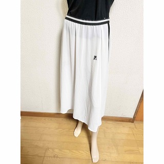 フィラ(FILA)のFILA シアー素材ロングスカート　ラインスカート　ホワイト×ブラックライン(ロングスカート)