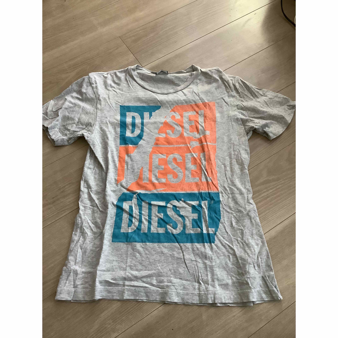 DIESEL(ディーゼル)の最終値下げ　diesel ディーゼル　グレー　tシャツ　キッズ　子供用　14歳 メンズのトップス(Tシャツ/カットソー(半袖/袖なし))の商品写真