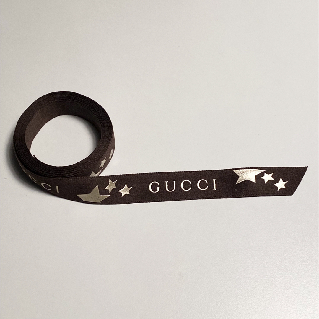 Gucci(グッチ)のGUCCI グッチ  限定 リボン  ブラウン 星柄 201cm  美品 インテリア/住まい/日用品のオフィス用品(ラッピング/包装)の商品写真