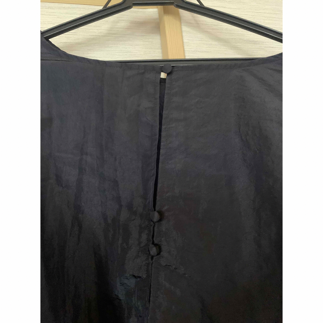 H&M(エイチアンドエム)のブラック　たっぷり　ブラウス  レディースのトップス(シャツ/ブラウス(半袖/袖なし))の商品写真
