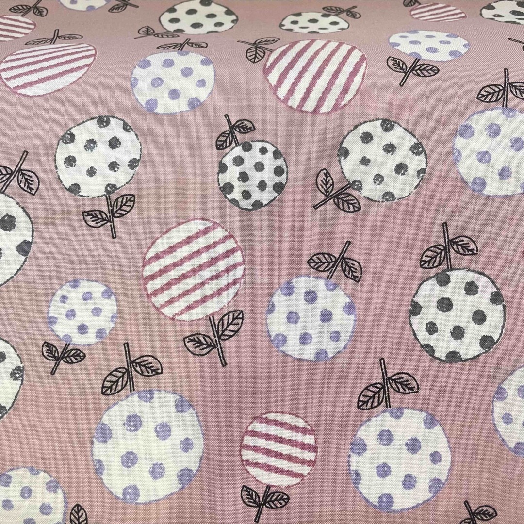 まるストライプのお花柄　ピンク　110×50センチ  可愛い生地　ハギレ ハンドメイドの素材/材料(生地/糸)の商品写真