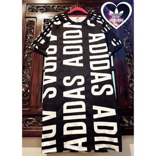 アディダス(adidas)のアディダス ロゴいっぱい ロングTシャツ タンクトップ ワンピース ジャージ (Tシャツ(半袖/袖なし))