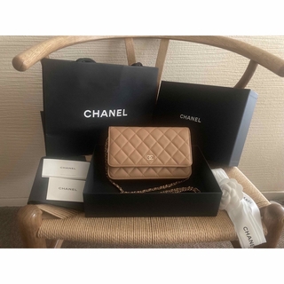 シャネル(CHANEL)の23P chanel クラシックチェーンウォレット ベージュ(ショルダーバッグ)