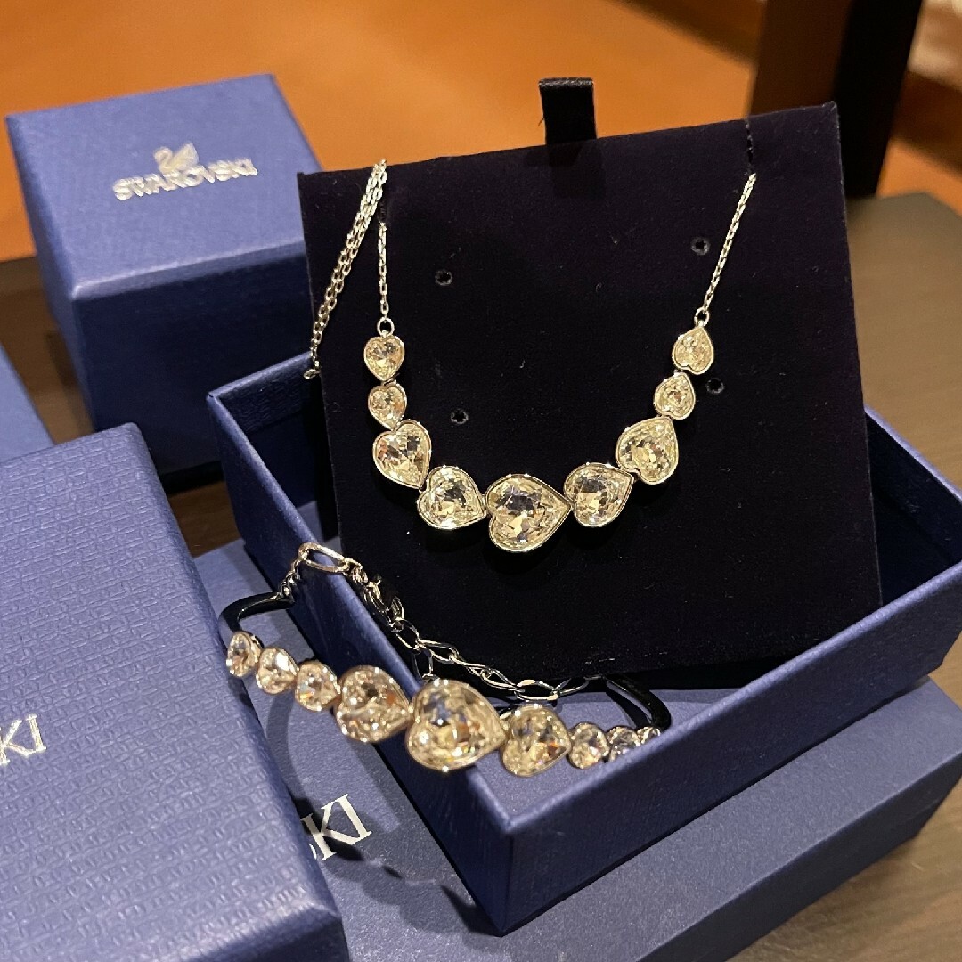 新品 SWAROVSKI ネックレス (送料込)