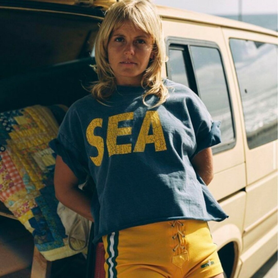 WIND AND SEA(ウィンダンシー)のWINDASEA★SEA (J_BLUE_YELLOW）S/S Teeブルー メンズのトップス(Tシャツ/カットソー(半袖/袖なし))の商品写真