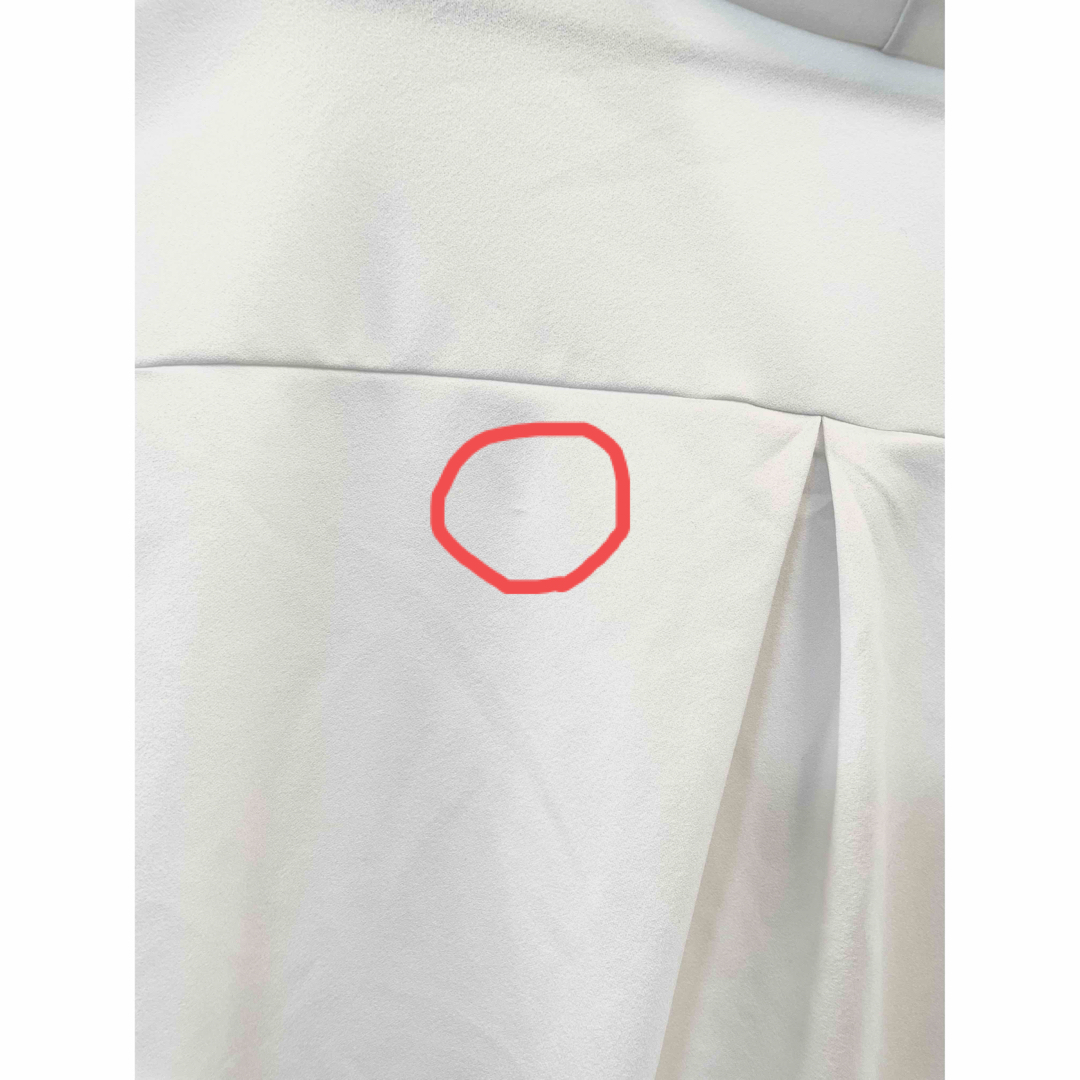 GU(ジーユー)のGU フロントタック プルオーバー 白 シャツ レディースのトップス(シャツ/ブラウス(半袖/袖なし))の商品写真