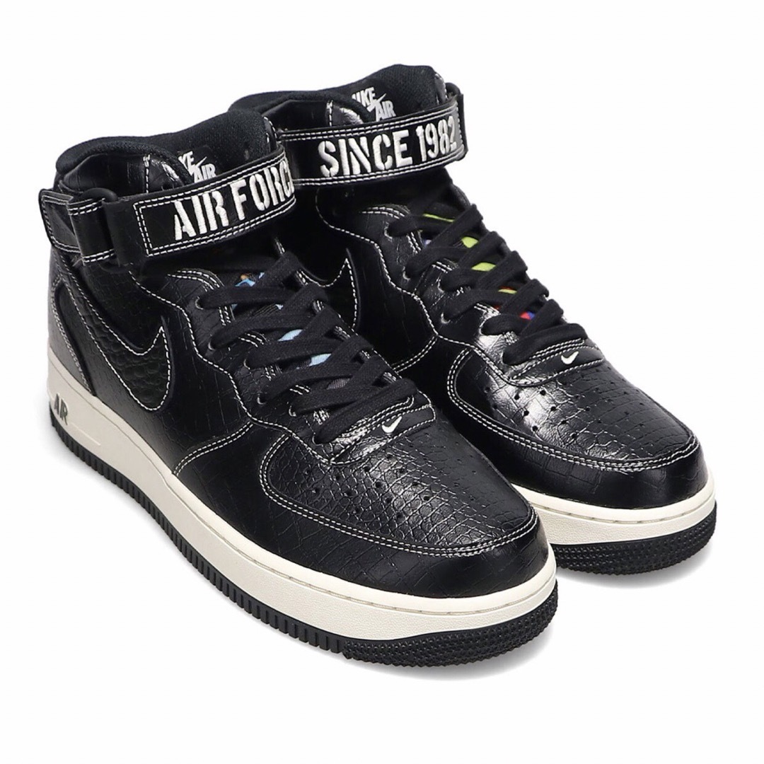 NIKE(ナイキ)のNIKE AIR FORCE 1 MID ’07 LX メンズの靴/シューズ(スニーカー)の商品写真