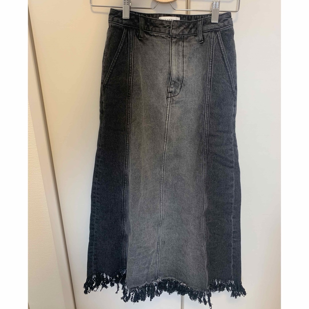 Ameri VINTAGE(アメリヴィンテージ)のAmeri Vintage RAGGED DENIM SKIRT sサイズ レディースのスカート(ロングスカート)の商品写真