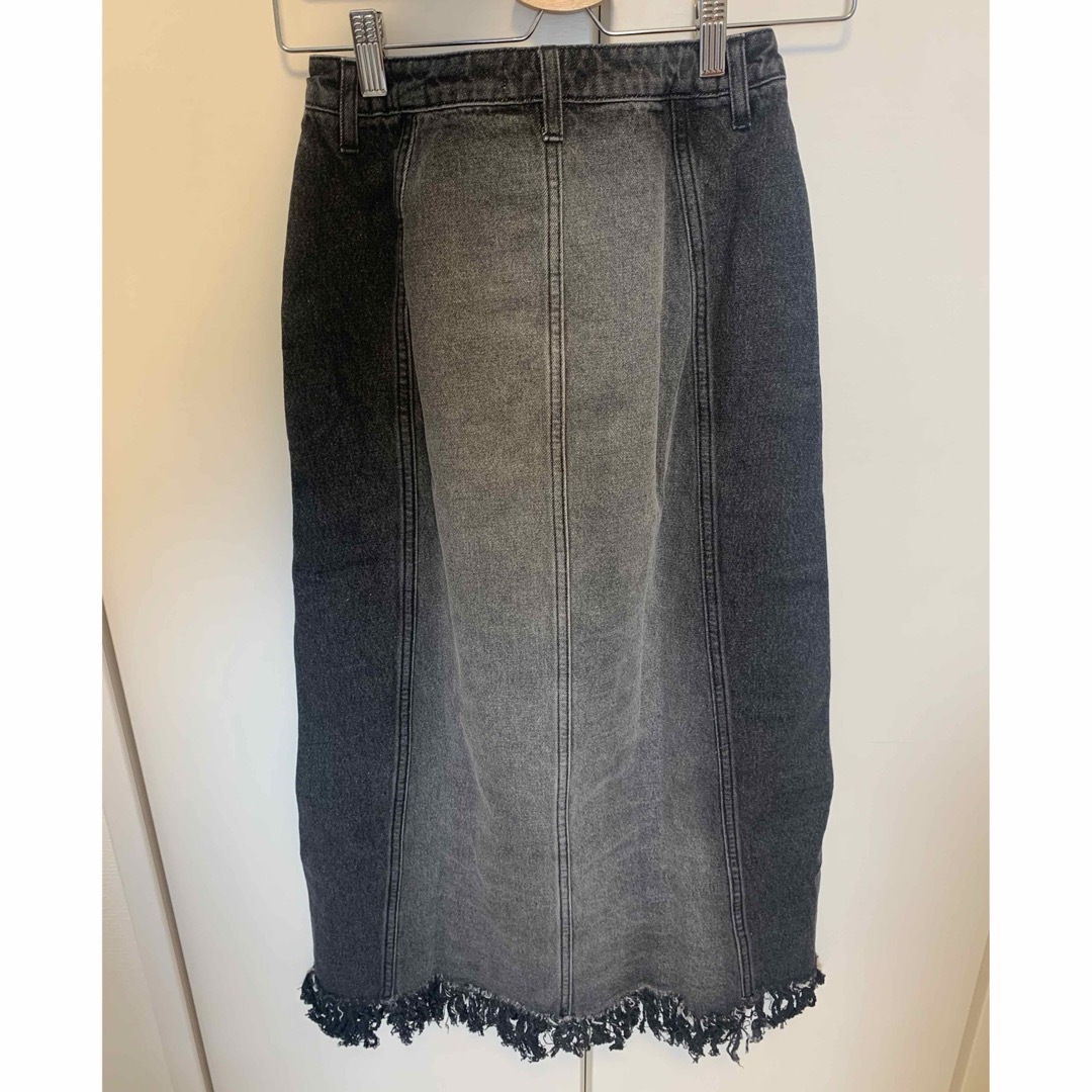 Ameri VINTAGE(アメリヴィンテージ)のAmeri Vintage RAGGED DENIM SKIRT sサイズ レディースのスカート(ロングスカート)の商品写真