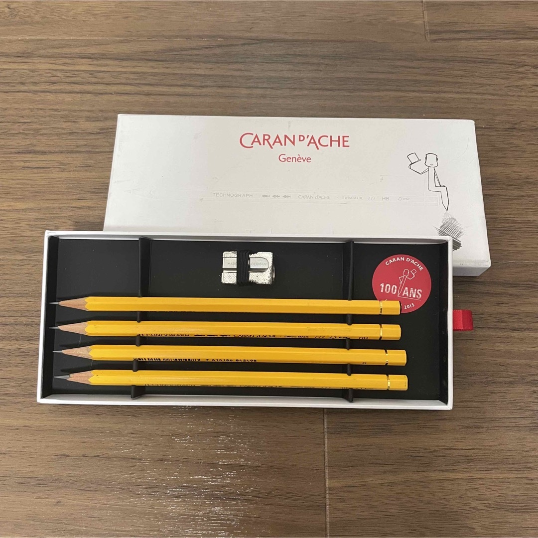 CARAN d'ACHE(カランダッシュ)の新品・未使用　caran d'ache　カランダッシュ　鉛筆 4本 鉛筆削り エンタメ/ホビーのアート用品(鉛筆)の商品写真