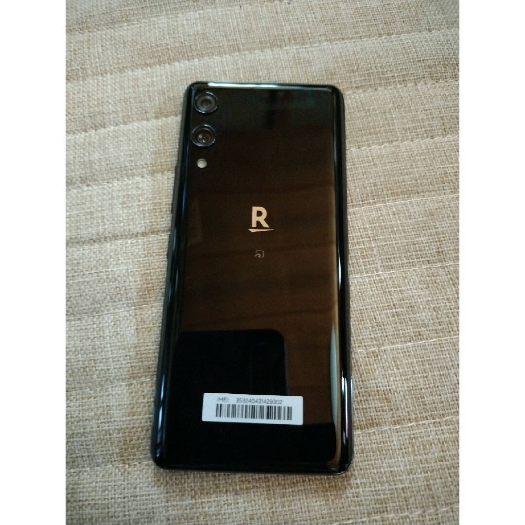 Rakuten(ラクテン)のRakuten Hand ブラック P710 スマホ/家電/カメラのスマートフォン/携帯電話(スマートフォン本体)の商品写真